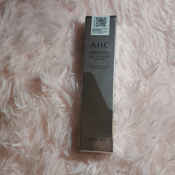 ๐ก 4/$20 AHC essential real eye cream for face - Picture 2 of 2